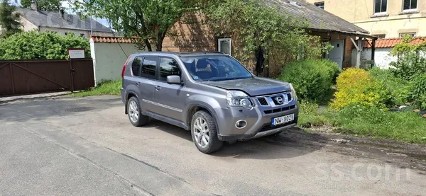 Pārdod lielisku, uzticamu automašīnu, pilnībā darbspējīgu un neprasa papildu