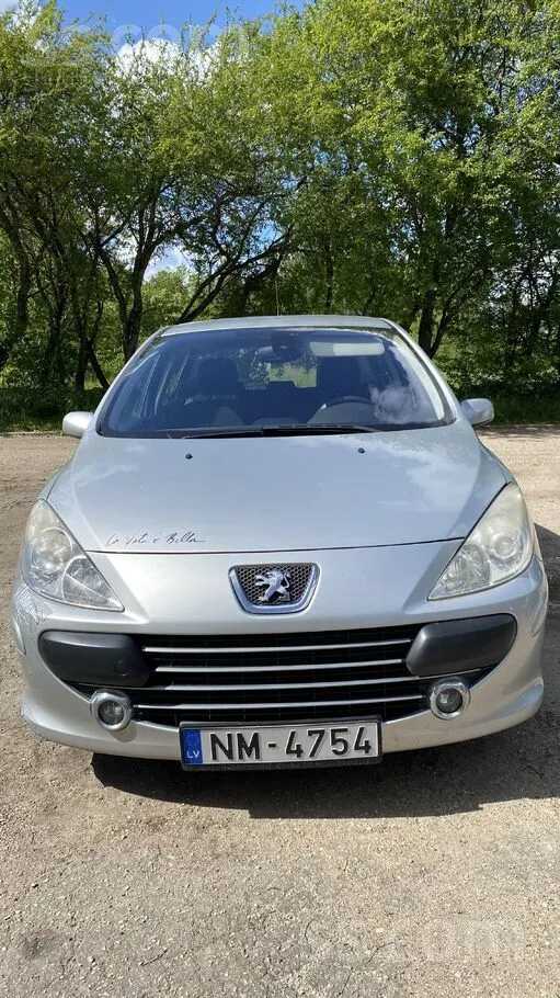 Peugeot Cenā iekļautas jaunas ziemas riepas ar diskiem. 
