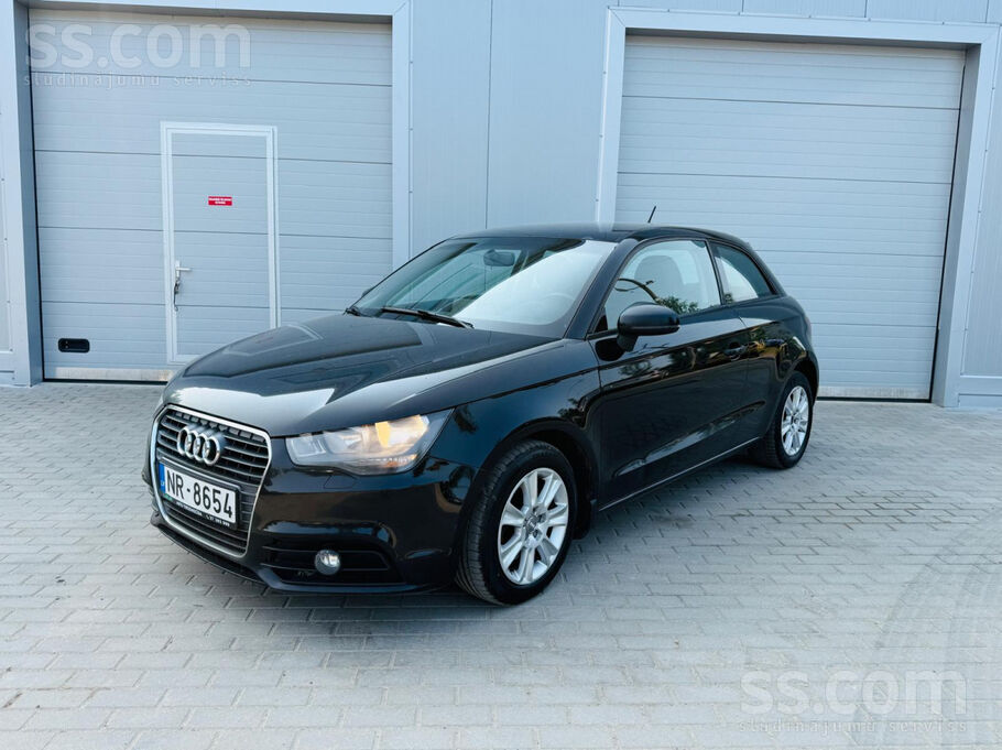 Audi A1, 1.6 dīzelis, manuālā pārnesumkārba. Kruīzs, parkingi, apsildami sēd