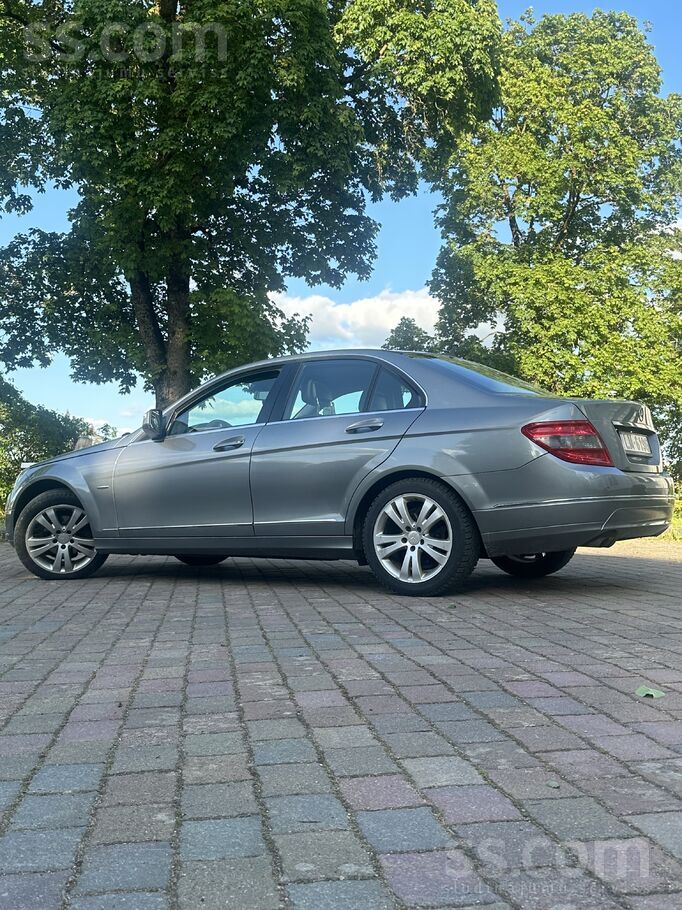 Mercedes Auto labā tehniskā stāvoklī, nesen izieta apskate,