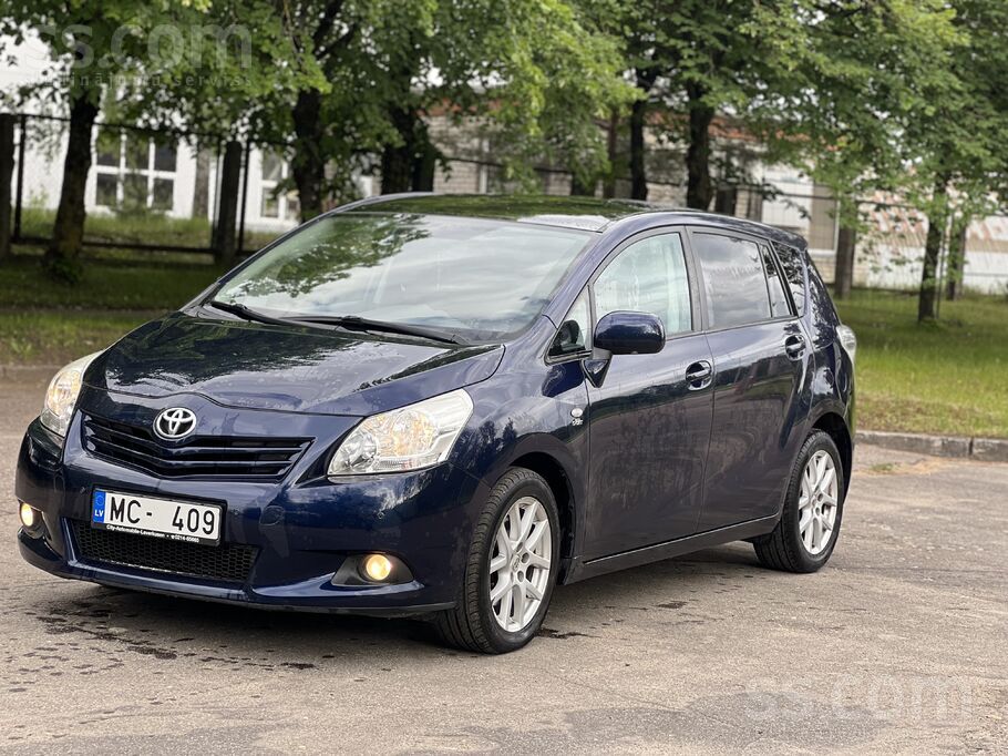 Tojota Verso 2.2 дизель 110 кВт мотор на цепи , хороший мотор в своем классе