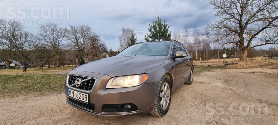 Volvo Pārdodu uzticamu Volvo V70 D5 Awd - auto, kurā var