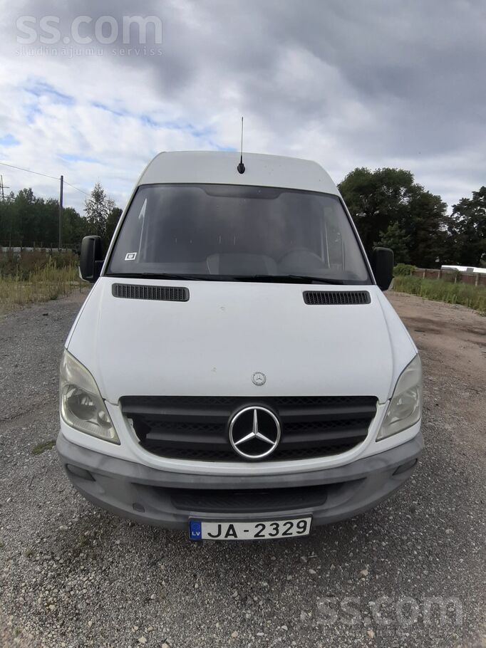 Микроавтобус в отличном состоянии. Оригинальный пробег. Как и у всех немного