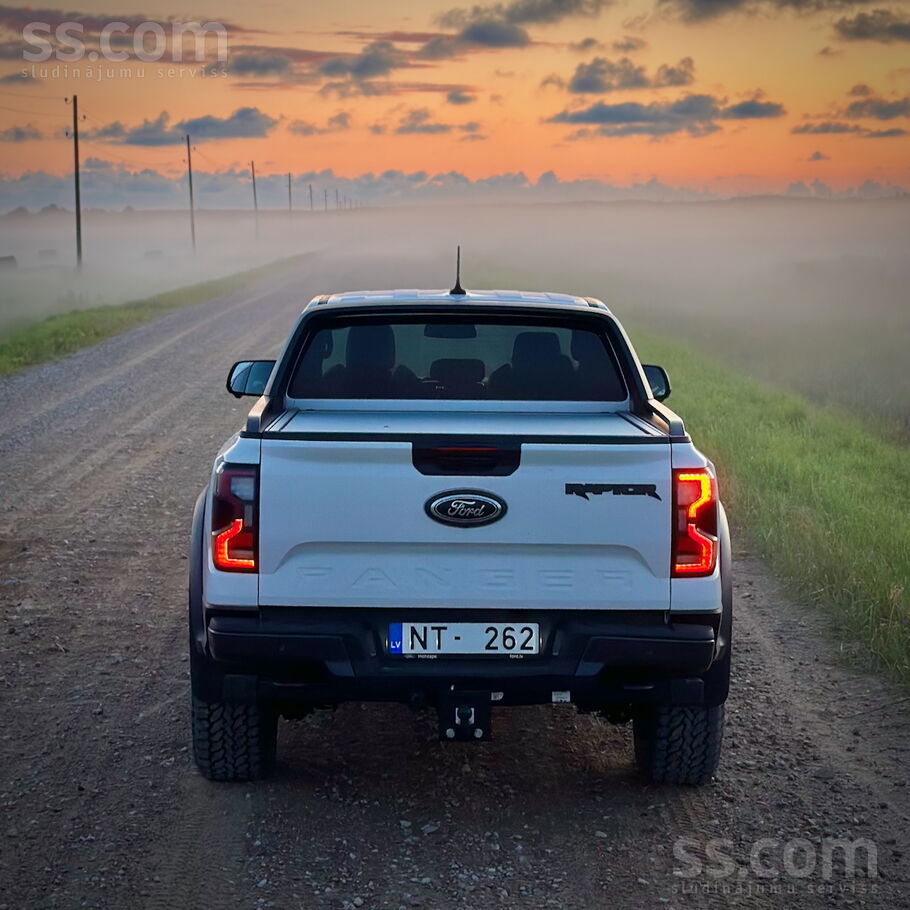 Ideālā stāvoklī. Uz 40tkm veikta apkope. Ziemas un vasaras riepu komplekts.