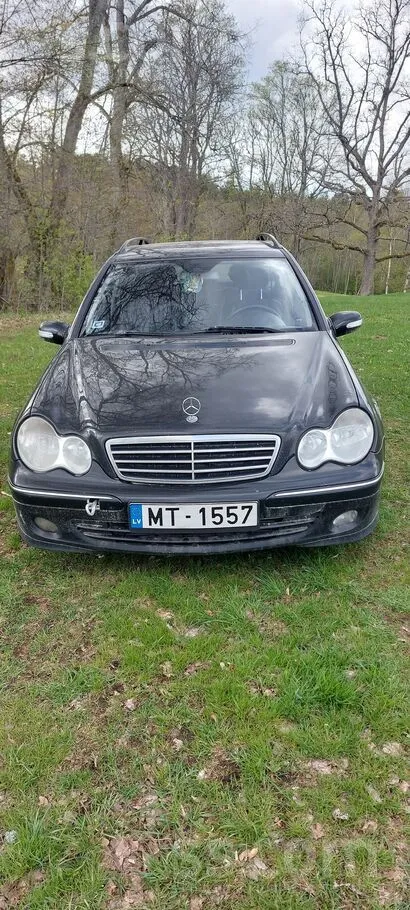 Pārdodu 2004.gada Mercedes Benz C220.
Auto ir bez tehniskās apskates. Auto