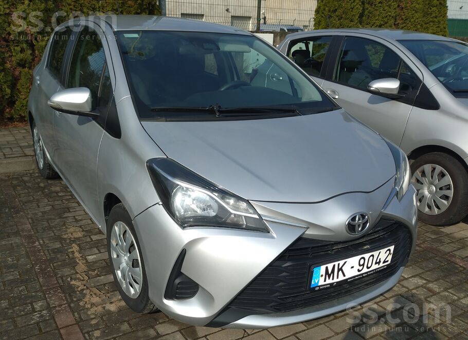 Uzņēmums pārdod Toyota Yaris, 1.5 benzīns 2020g. ar manuālo transmisiju, aut