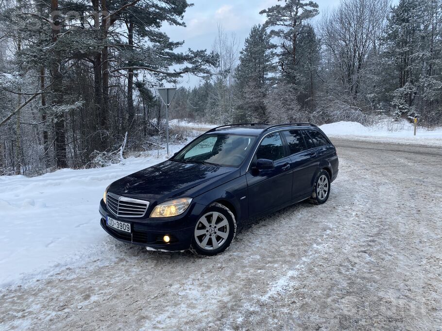 Piedāvājumā nesen no Nīderlandes Mercedes C180 auto ir labi uzturēts, princi