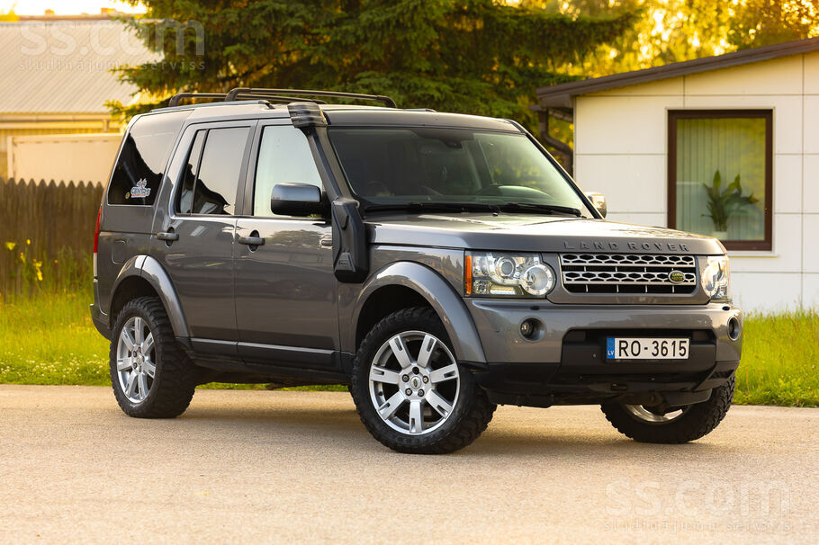 Land Rover Discovery 3, 0 dīzleis, automātiskā ātrumkārba. 
Auto labā stāvo