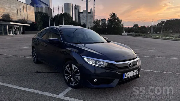 Pārdodu Honda Civic X sedana virsbūvē vēršu uzmanību, ka tas ir tieši sedans
