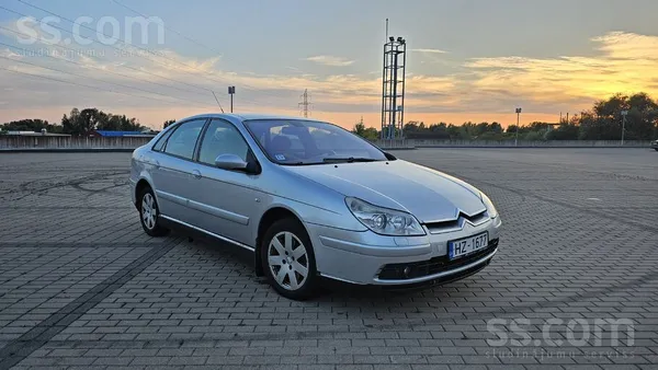 Pārdodu ejošu auto. Dzinējs un kārba darba kārtībā. Ir vizuāli un tehniski d