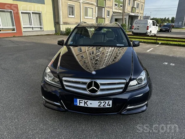 Продам Mersedes C250 4matik 147000 пробег новая резина летняя и зимняя свеже