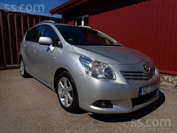 Toyota Verso 2.0D-4D, 

Automašīna ir Labā tehniskā un vizuālā stāvoklī, T