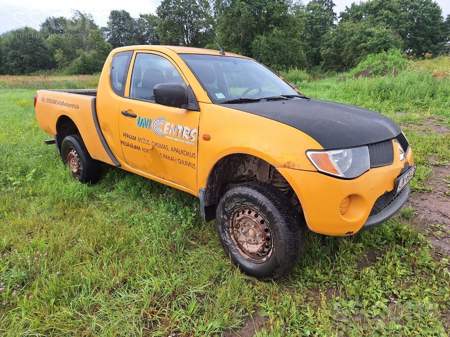 Pārdod Mitsubishi L200 4x4, 2008. gads, 2.5 dīzelis, 100kW, 2 durvju. Sakabe