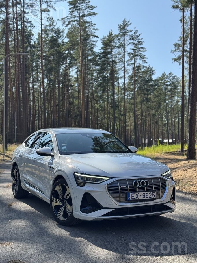 Pārdodu Audi E-tron S-line 50 Quattro.
Auto ļoti labā stāvoklī, apkopes ve