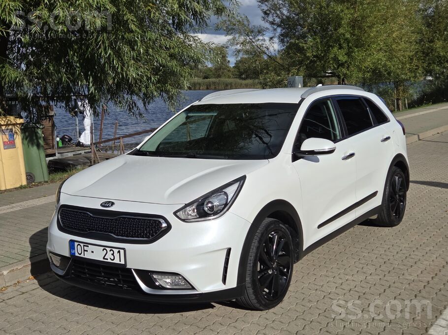 Kia Niro 1.6 Hybrid nesen no Itālijas, ļoti labā stāvoklī. Krāsa - "baltā pē