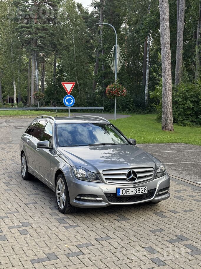 Mercedes-Benz C180 Avantgarde 2.2d ideālā tehniskā un vizuāla stāvoklī.
