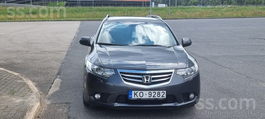 Машина в хорошем состоянии. В стоимость входит комплект дополнительной летне