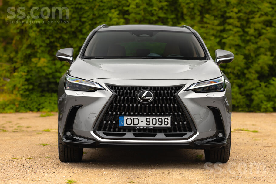 Uzņēmums pārdod savu skaisto auto. Lexus Nx350H Executive 2.5 benzīns/Hybrid