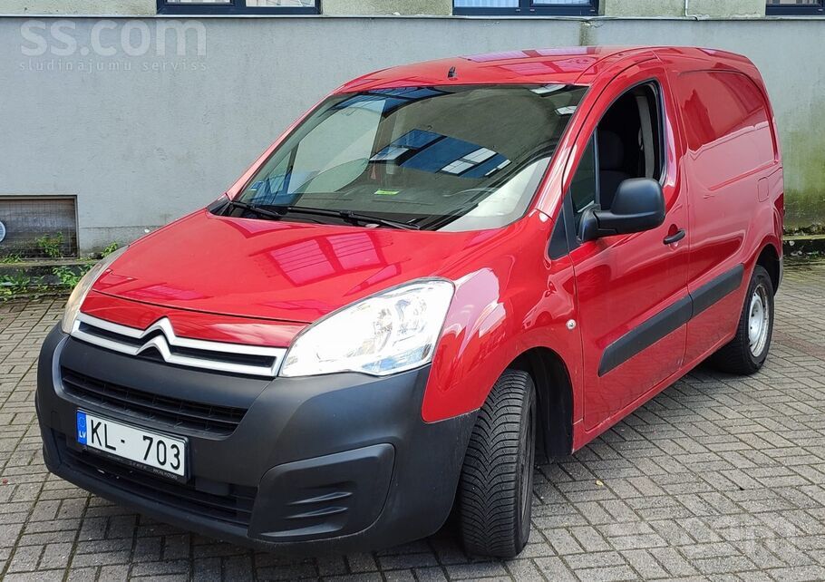 Labā tehniskā stāvoklī. Automašīna ir reģistrēta uz uzņēmumu. Automašīnu var