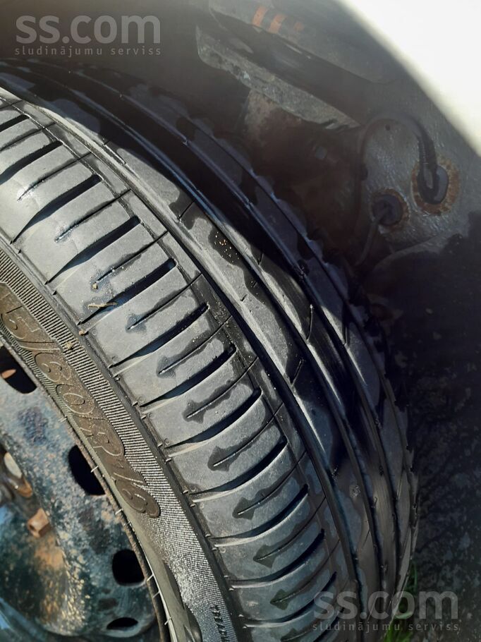 Pārdodu Škoda Yeti 2010.g.
Auto braucamā kārtībā.
Vietām rūsa.
Manuālā