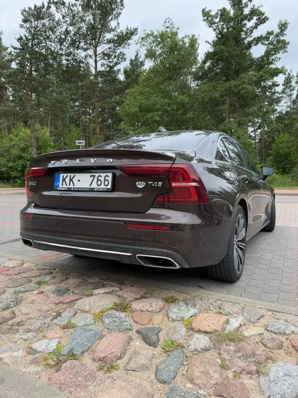 Volvo Pārdod Volvo S60 2.0L Benzīns 197 Zs Automāts Tika