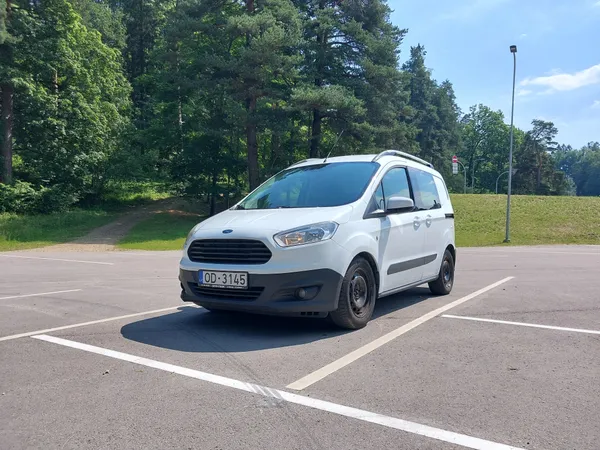 Ford Pārdod Ford Transit Courier. 2014.gada. 1.5 dizeli