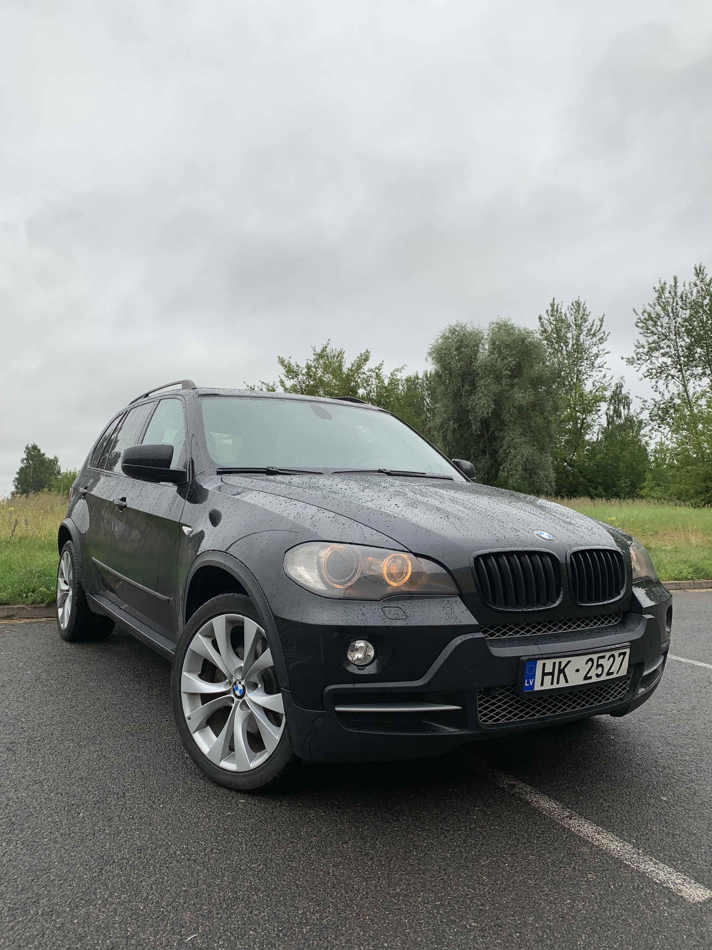 BMW Īpašnieks pārdod labi uzturētu BMW X5 ar 3.0 litru