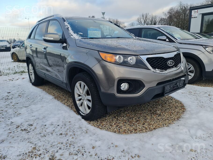 Auto no Holandes. Firma pārdod Kia Sorento ar 2, 4 l benzina dzinēju. 6 ātru