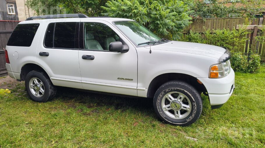 Skaists ģimenes auto.
Bez rūsas no Nīderlandes.
Uzstādīta jauna gāzes ie