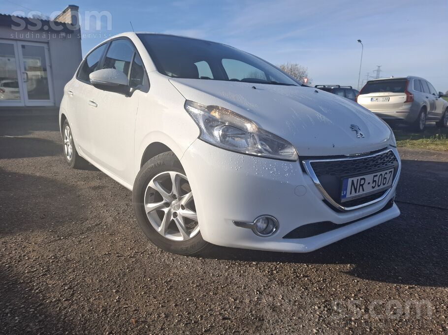 2015g. Peugeot 208 labā vizuālā un tehniskā stāvoklī. 1.4 dīzelis, 55 Kw/75H