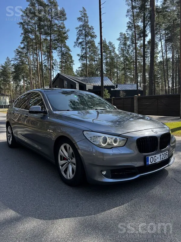 BMW Pārdodu uzticamu un jaudīgu BMW 530d GT Xdrive ar 