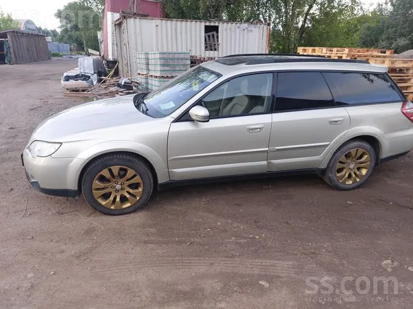 Subaru Pārdod subaru 4x4, benzīns gāze. Tikko izieta tehn
