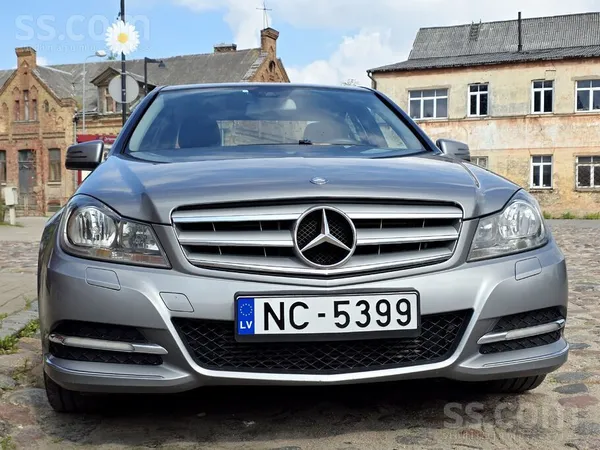 Mercedes Ipasniece pardod labi uzturetu un koptu auto, ar p