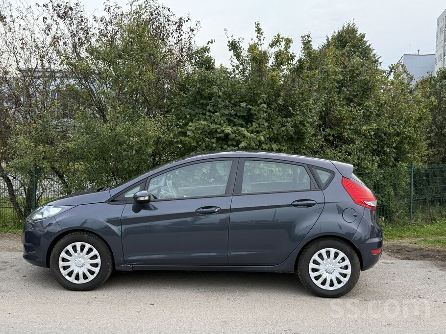 Ford Pārdodu auto Ford Fiesta. Kompakta un ekonomiska a