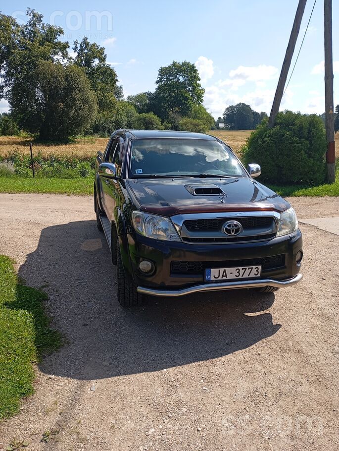 Toyota Pārdod automašīnu Hilux labā tehniskā kārtībā, rām