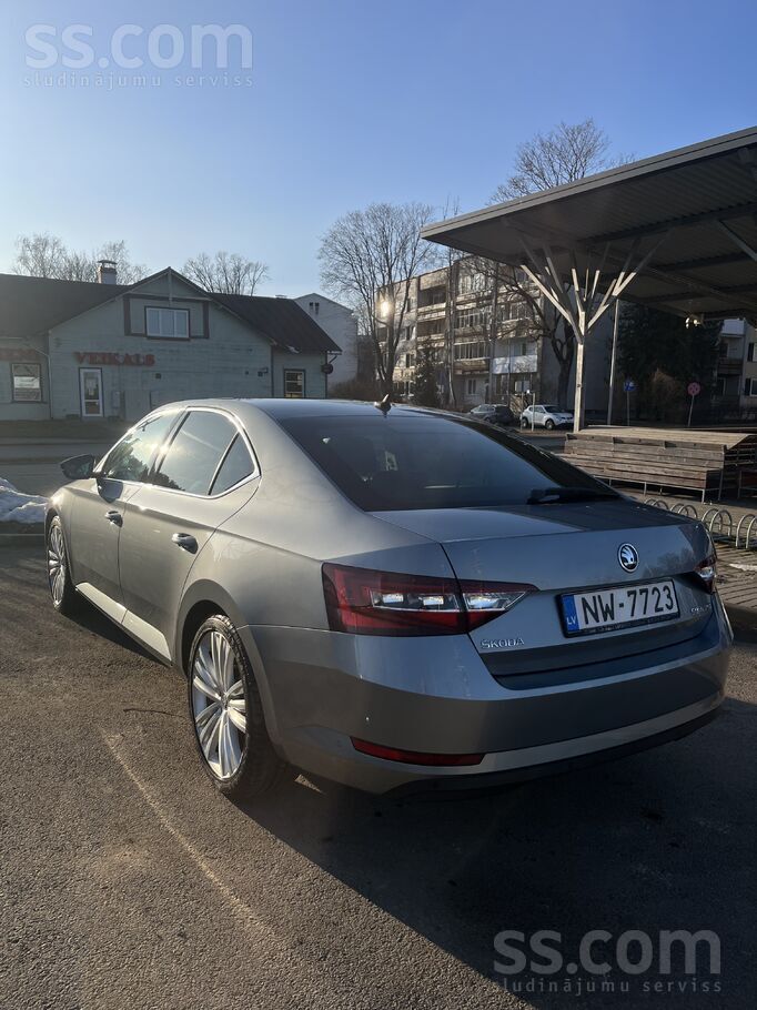 Skoda Īpašnieks pārdod Skoda Superb 2.0 dīzelis, Dsg, R1