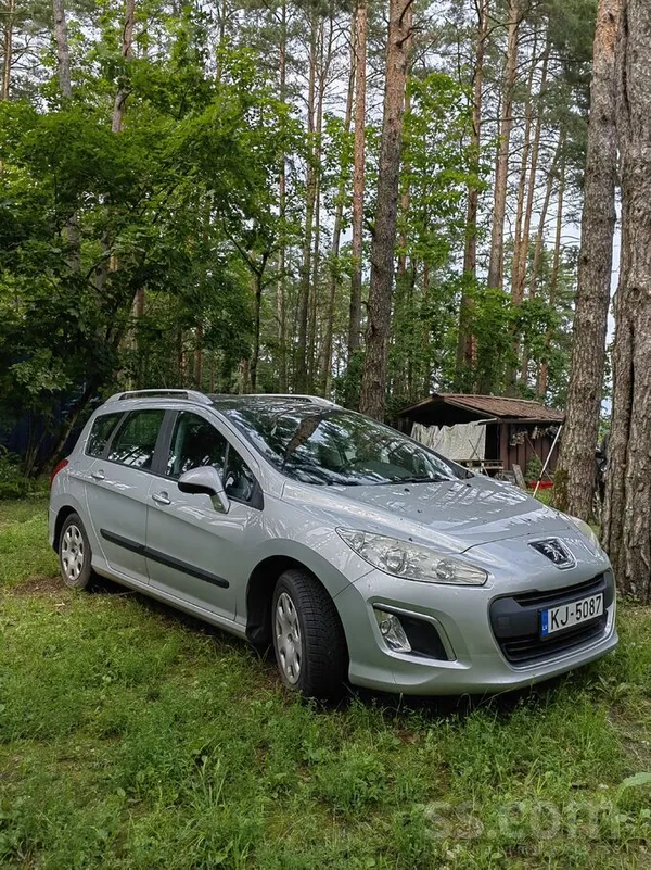 Продаю автомобиль peugeot 308 SW , модель 2012года, двигатель 1.6 Hdi оригин
