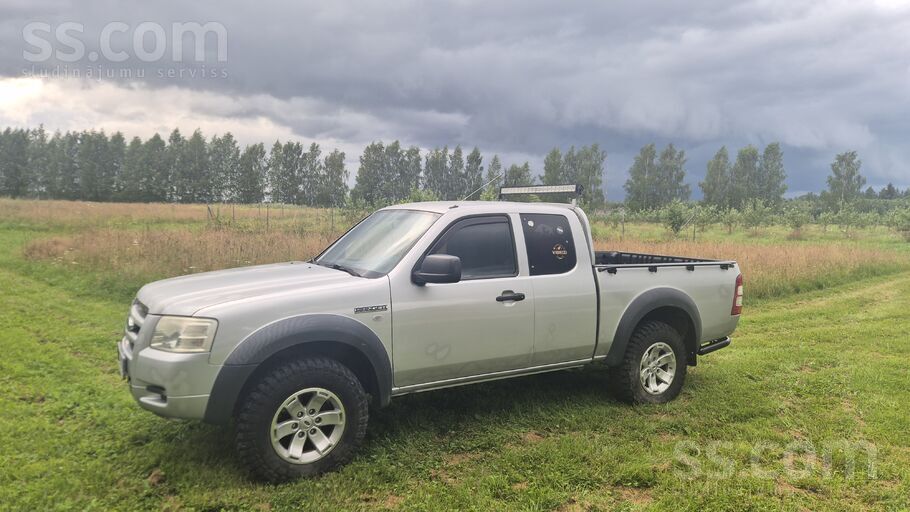 Labs bobiks. 
Viss darbojas, arī AC un CD :)
Labais 105kW Mazda dzinējs- m