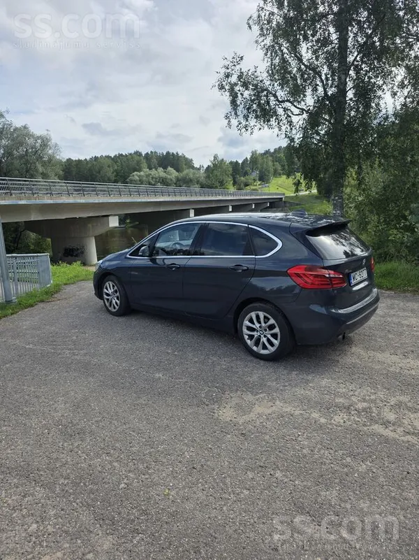 BMW Sakarā ar jauna, lielāka auto iegādi, saimniece pā
