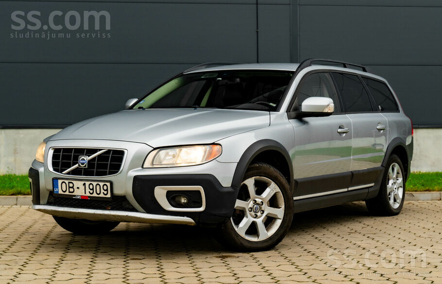 Volvo Volvo Xc70 ar 2.4 litru dīzeļdzinēju un manuālo tr