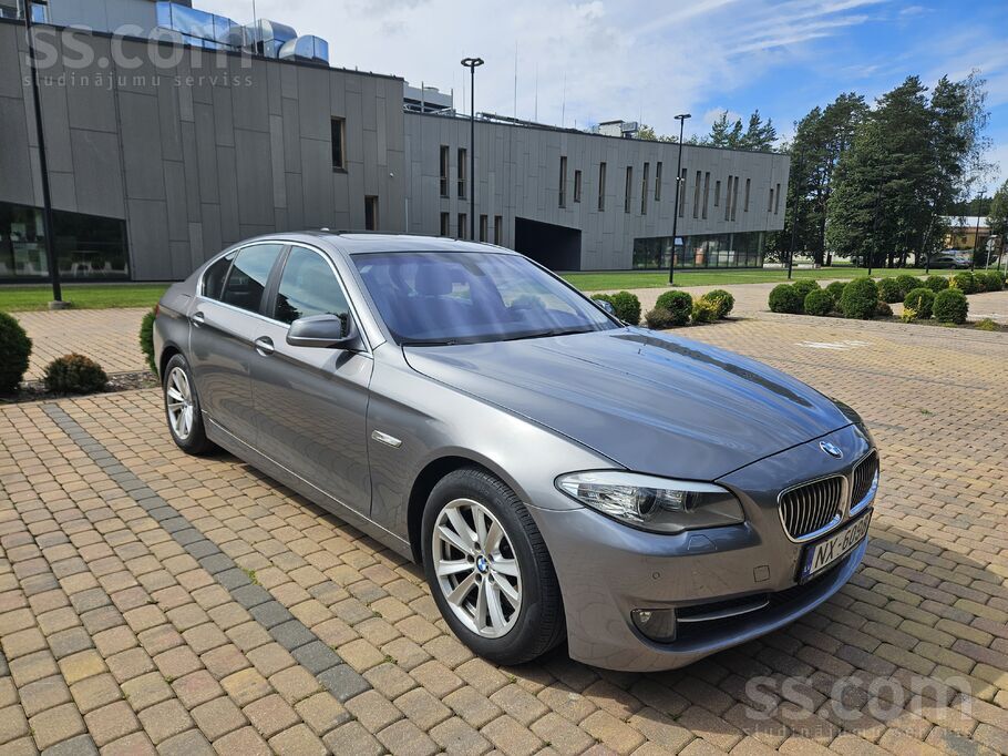 Pārdodas BMW 523i, 6 cilindru atmosfēriskais dzinējs ar 204 zs, Latvijā puso