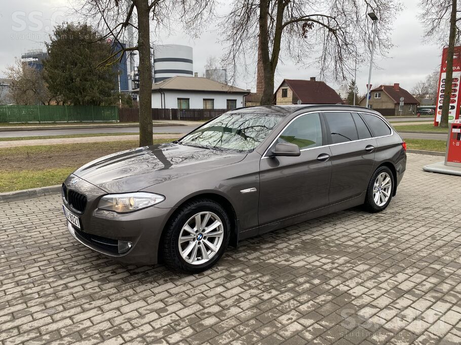 BMW Продаю машину в хорошем состоянии все менялось вов