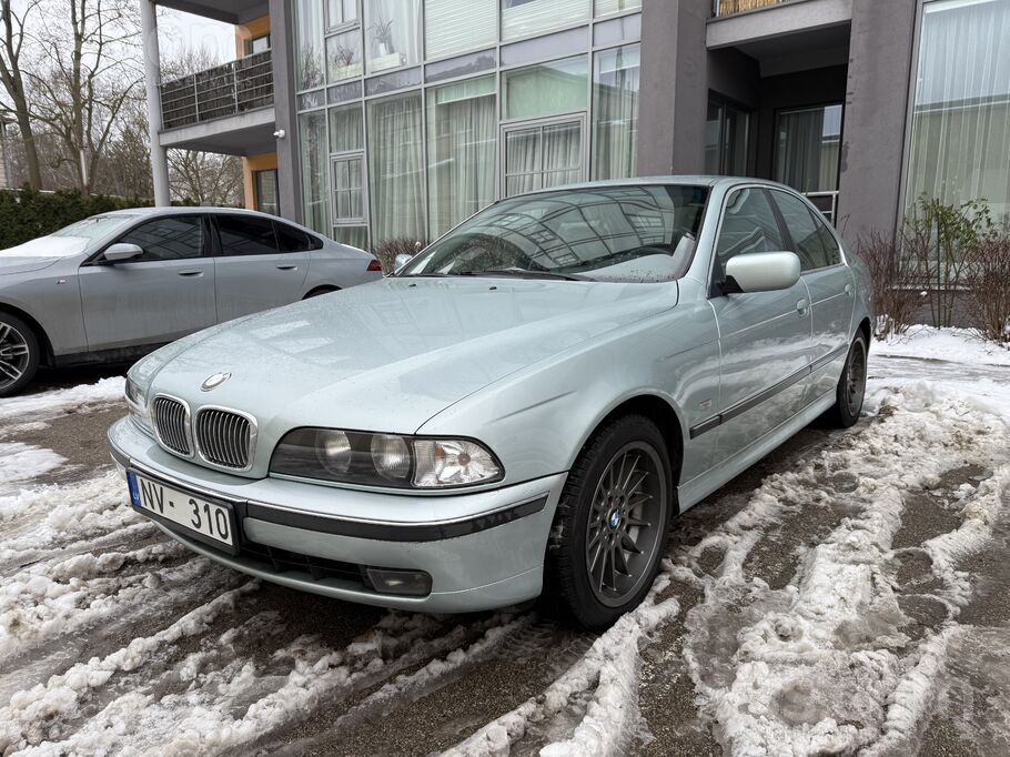 V8 M62Tu automašīna labā tehniskā stāvoklī. Dzinējs un kārba strādā labi. Ne