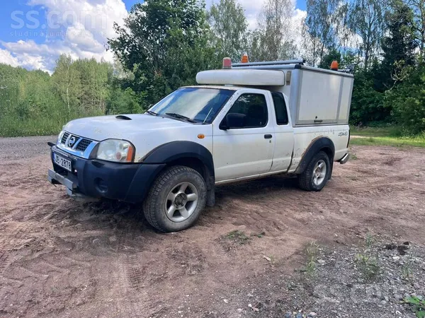 Pārdod braucošu Nissan King Cab. Labs dzinējs , Vairāk informācijas zvanot u