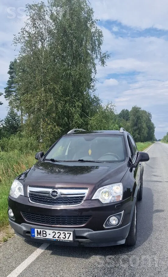 Opel Labs auto. Divi riepu komplekti. Tehniski labā stā
