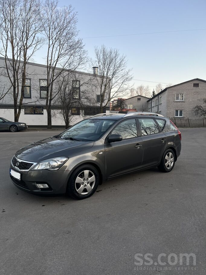 Jauna TA
1.6 dīzelis, 2011. gads
6 ātrumu manuālā ātrumkārba
Degvielas pa