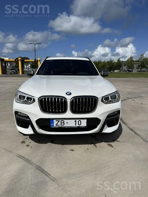 BMW Uzņēmums pārdod BMW X3 M40i ar labu komplektāciju.
