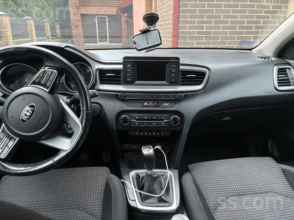 KIA Pārdod auto izcilā stāvoklī. Tikko veikta apkope, 