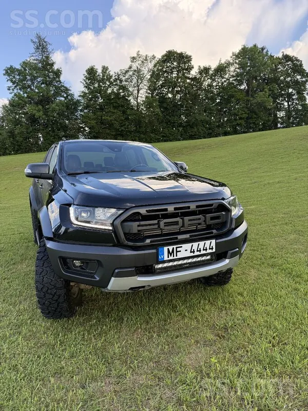 Ford Pārdod smuku un koptu Ford Raptor. Uzliktas labas 