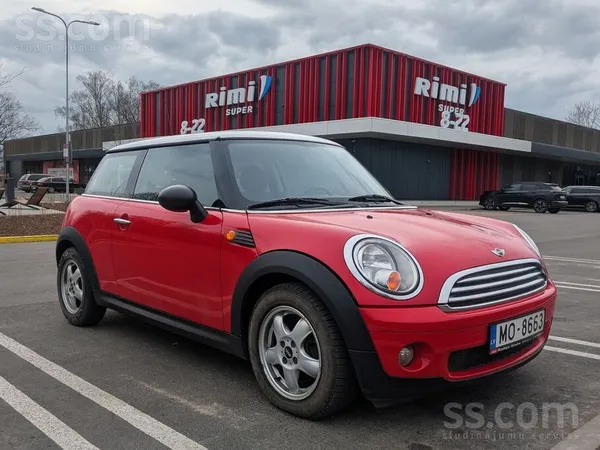 Mini Pārdodu stilīgu un koptu Mini One ar baltu jumtu. 